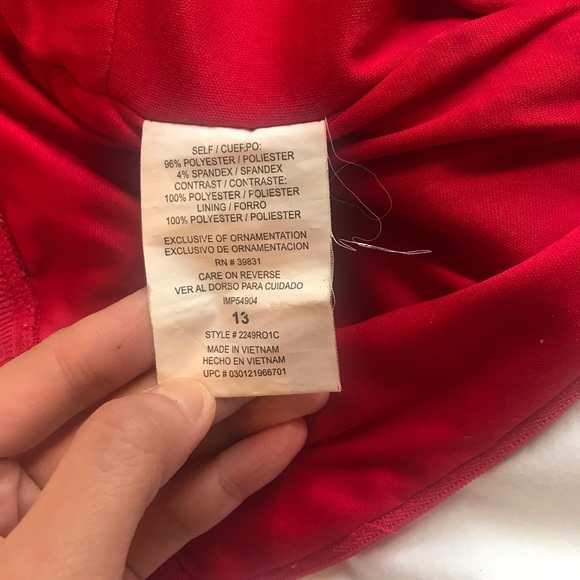 Red dress - Picture 7 of 7